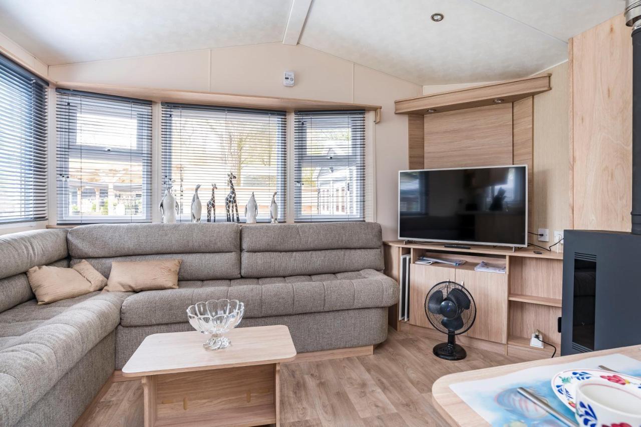 Chalet It Pompebled Met Zwembad Op Camping Villa Rijs ภายนอก รูปภาพ