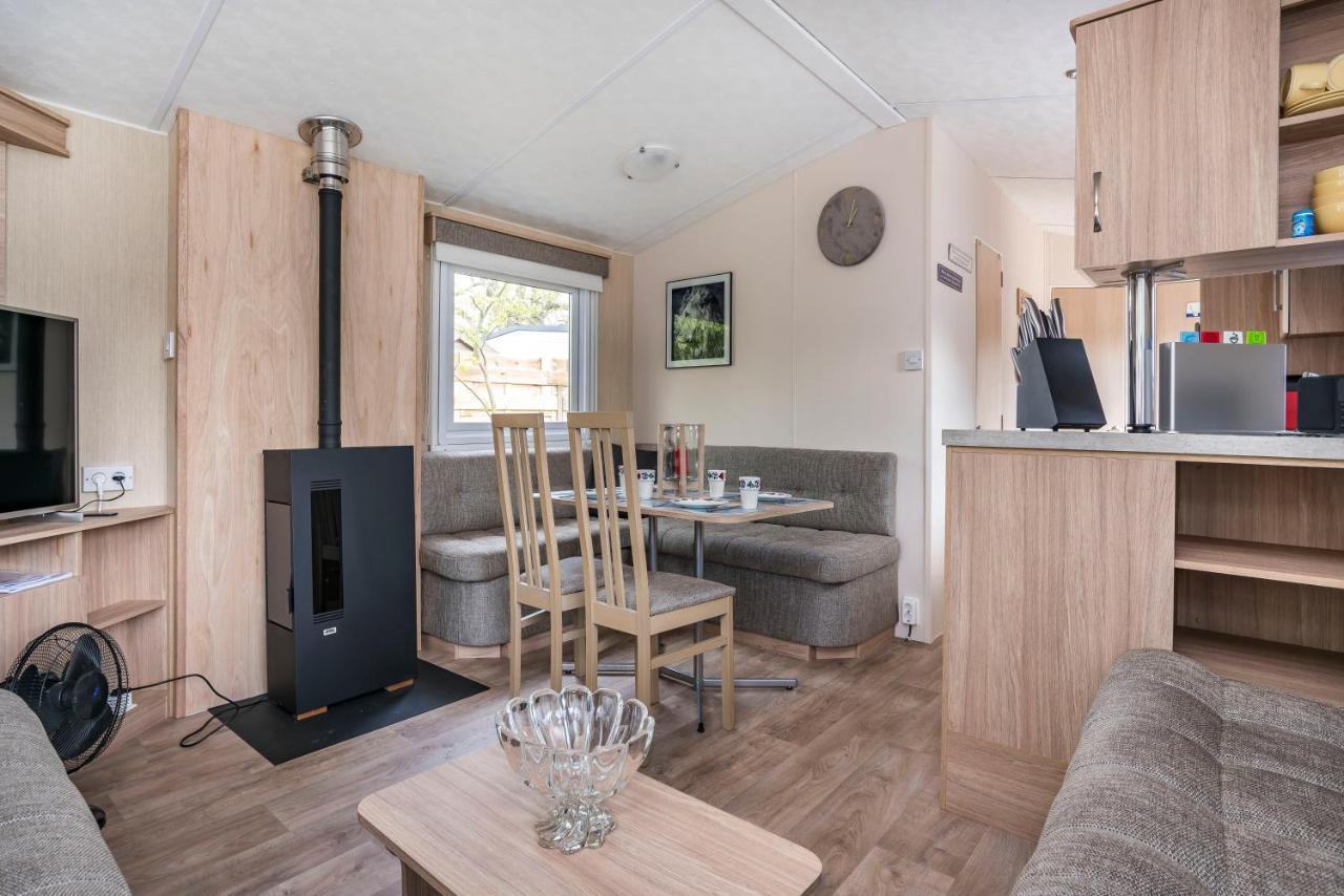 Chalet It Pompebled Met Zwembad Op Camping Villa Rijs ภายนอก รูปภาพ